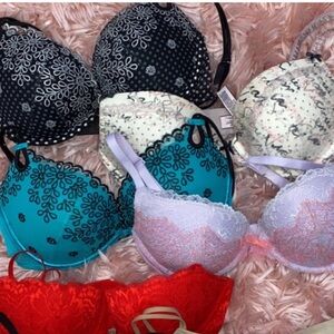 Victoria’s Secret Bras (34D)